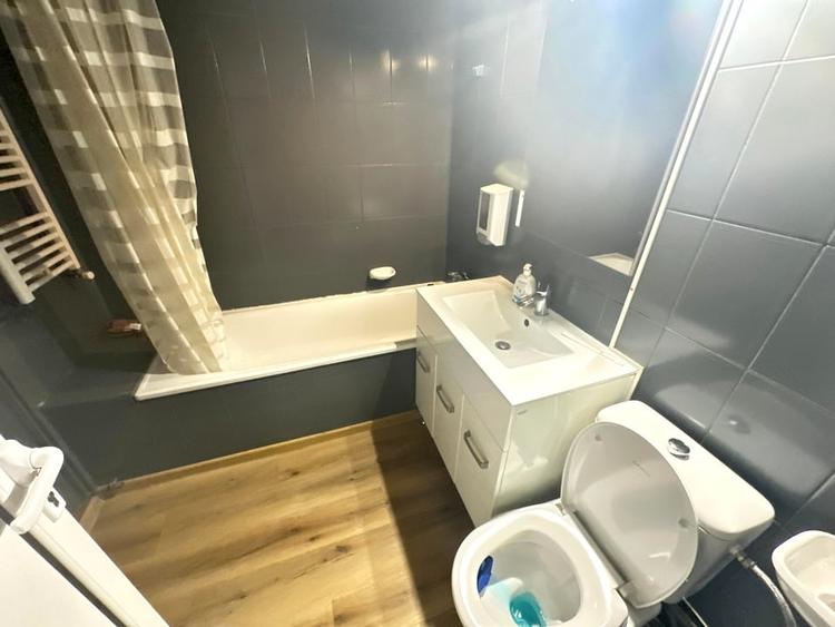 Apartament cu 2 camere decomandat, mobilat în Central
