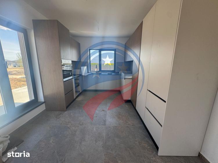 Casă cu 3 camere cu Teren 445 Mp în Cârcea
