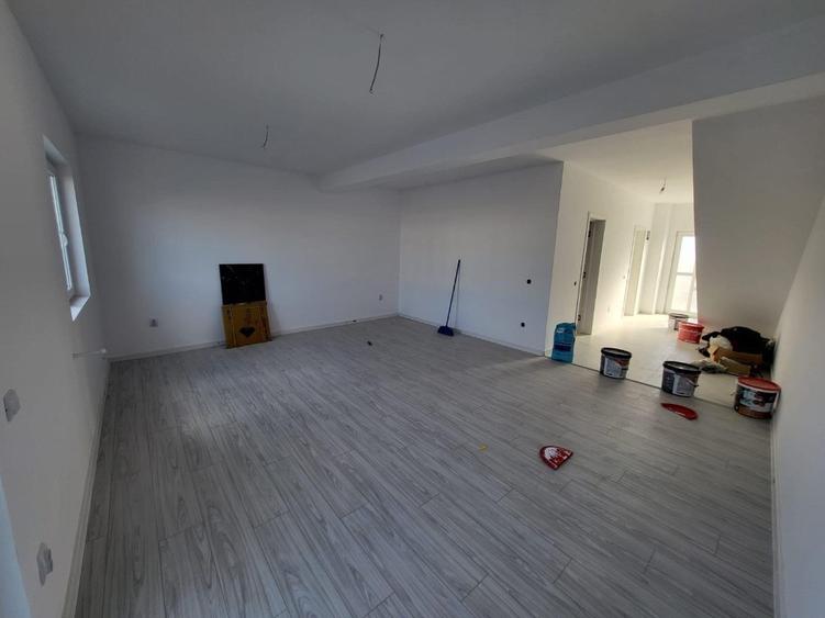 Duplex spatios cu 4 camere si mansarda cu placa de beton,gata de mutat - 5