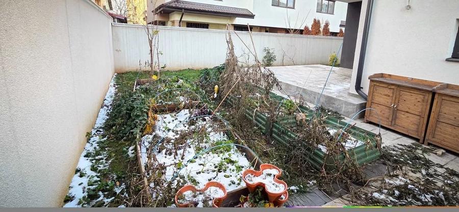 Casă individuală cu 6 camere cu Canalizare în Păcii