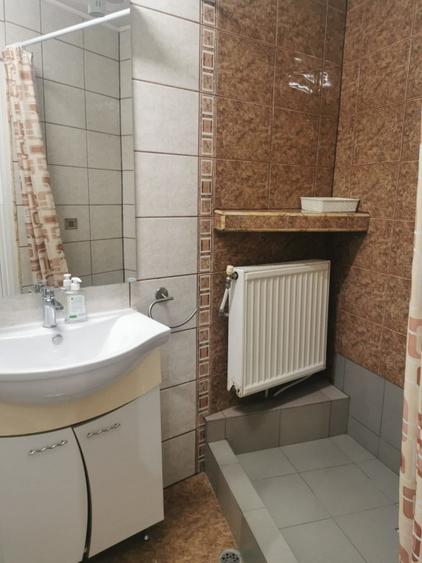 Casă cu 6 camere cu Teren 300 Mp în Bartolomeu