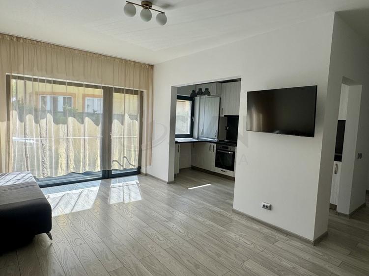 Apartament cu 4 camere semidecomandat, mobilat în Pipera