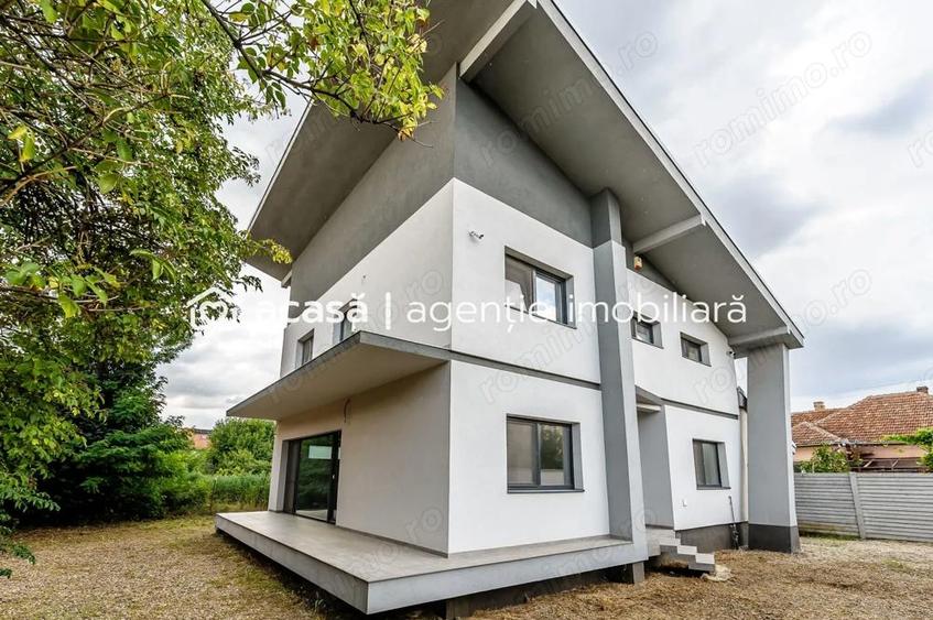 Casă cu 5 camere cu Teren 500 Mp în Subcetate