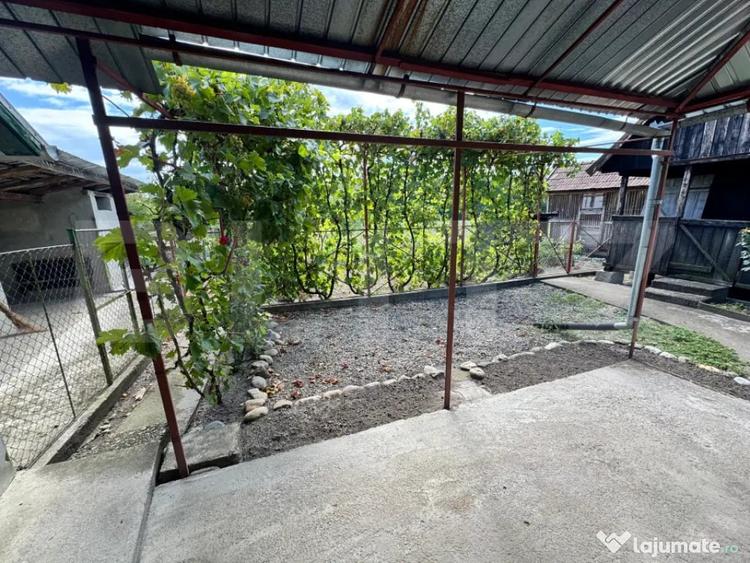 Casă cu 3 camere cu Teren 550 Mp în Chețani