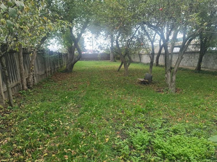 Casă cu 4 camere cu Teren 2550 Mp în Stupini
