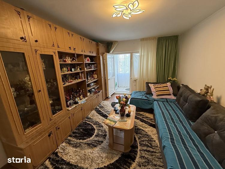 Apartament cu 3 camere decomandat în Calarași 4