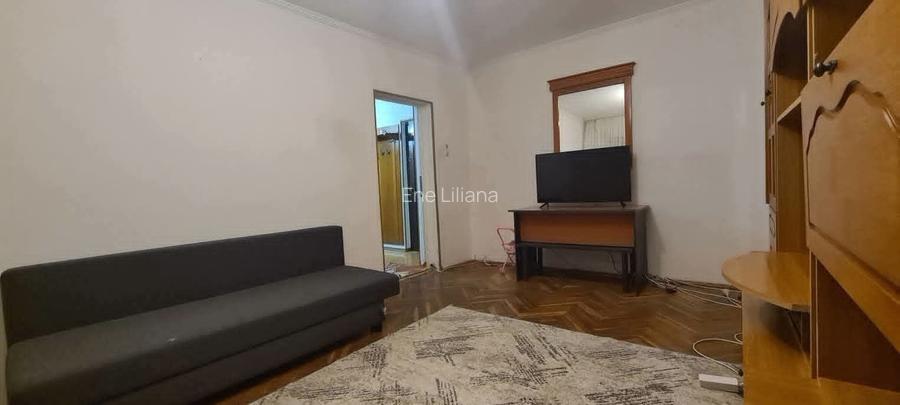De vanzare apartament cu 2 camere, central, Bloc BR, et. 2, 76.000 euro