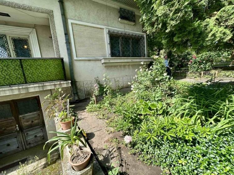 Casă individuală cu 5 camere cu Teren 400 Mp în Central
