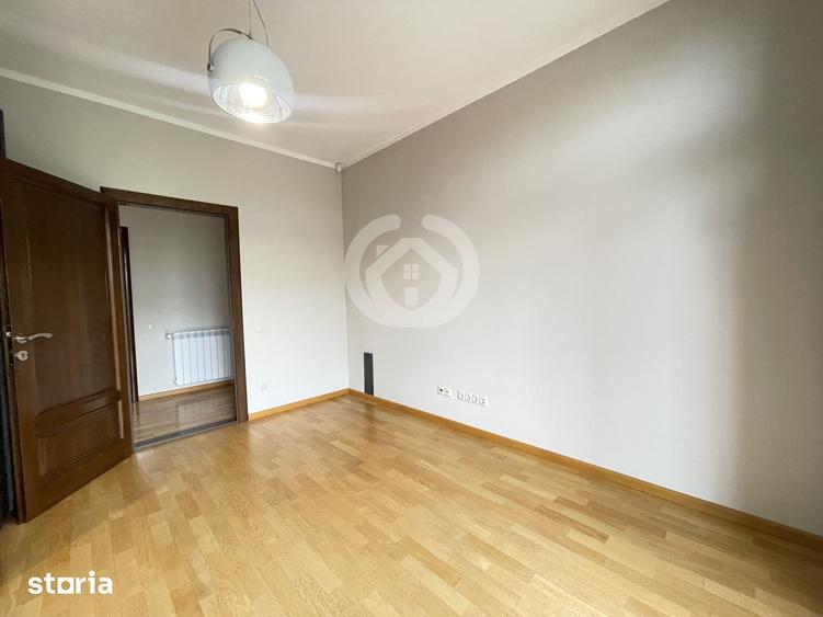 Casă cu 6 camere cu Teren 611 Mp în Central