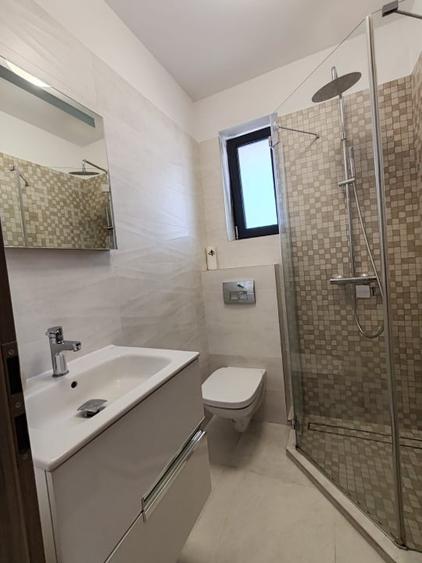 Duplex cu 4 camere cu Canalizare în Exterior Vest
