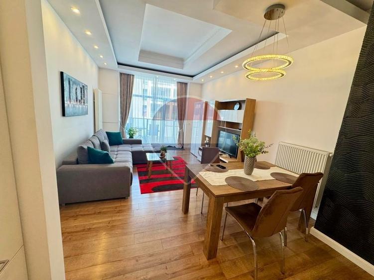 Apartament cu 2 camere semidecomandat, mobilat în Semicentral