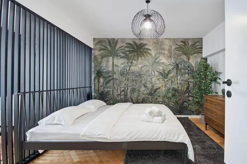 Apartament cu 3 camere decomandat în P-ța Romană
