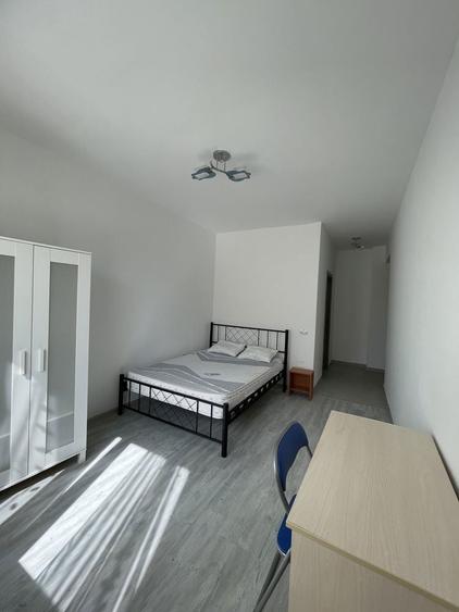 Garsonieră decomandată în Roșu