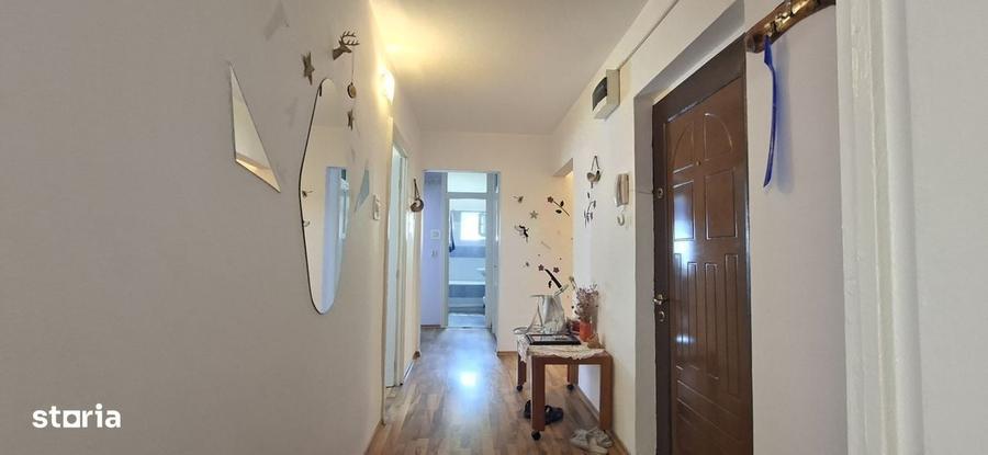 Apartament cu 3 camere în Est