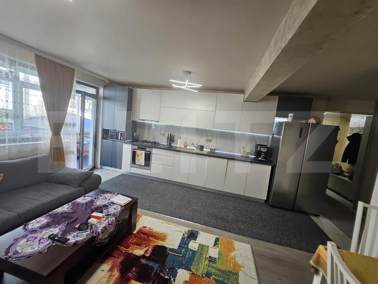Apartament cu 2 camere semidecomandat, mobilat în Florești