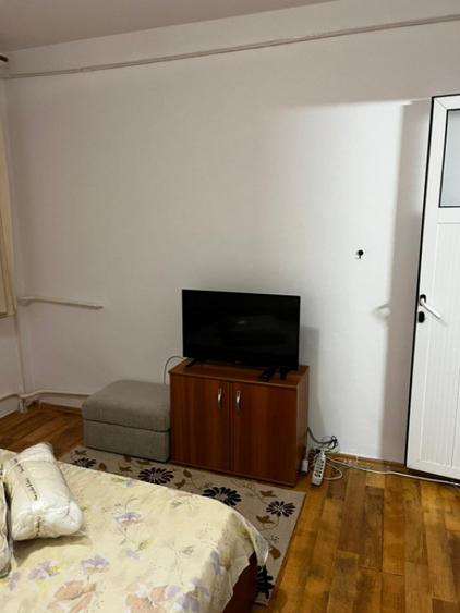 Apartament cu 2 camere semidecomandat, mobilat în Brotăcei