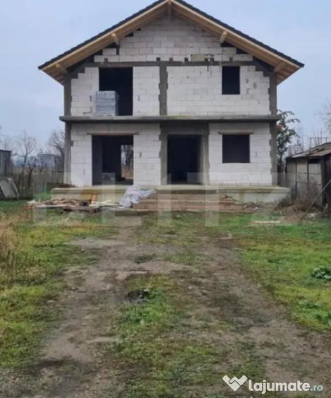 Casă cu 4 camere cu Teren 700 Mp în Central