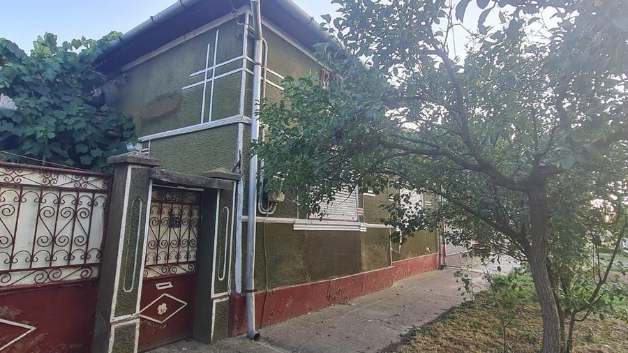 Casă cu 4 camere în Apateu