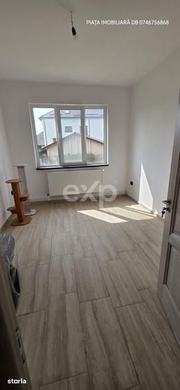 Casă cu 8 camere cu Teren 1388 Mp în Voinești