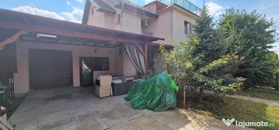 Casă cu 6 camere cu Teren 698 Mp în Sânmartin