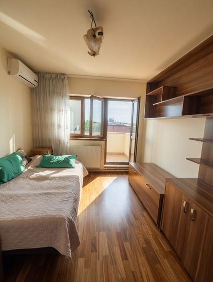 Apartament cu 4 camere decomandat în Central