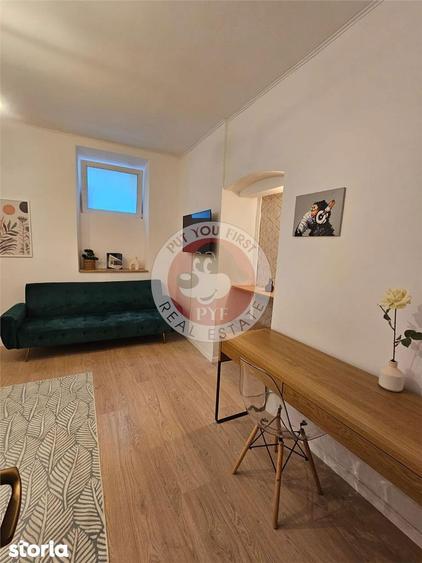 Apartament cu 4 camere decomandat în Romană