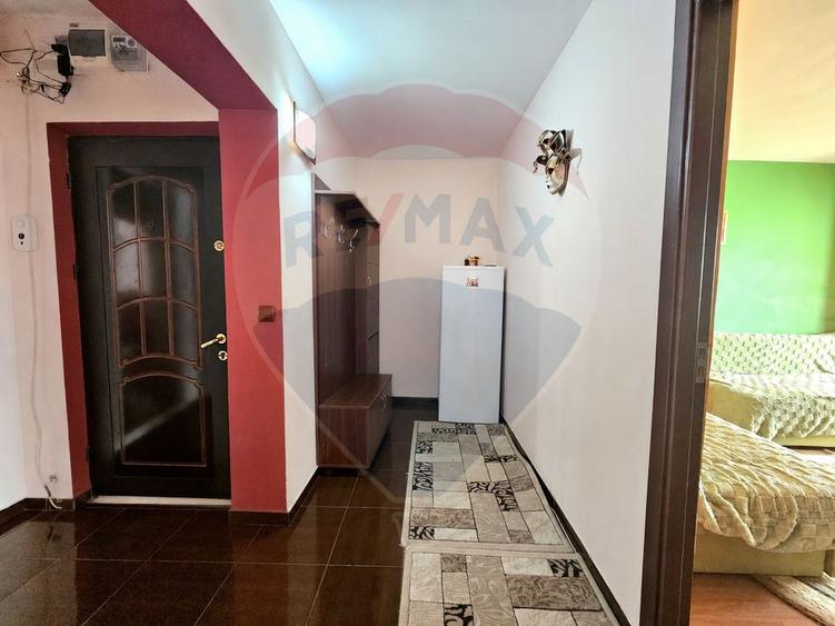 Apartament cu 3 camere decomandat în Casa de Cultură