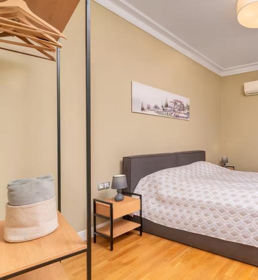 Apartament cu 3 camere decomandat în Berceni