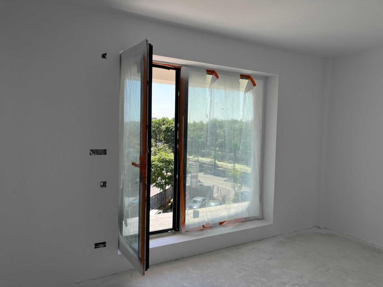 Apartament cu 3 camere decomandat în Splaiul Unirii