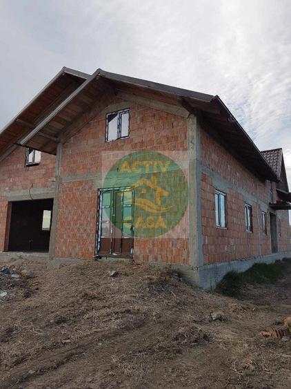Casă cu 5 camere cu Teren 1300 Mp în Central