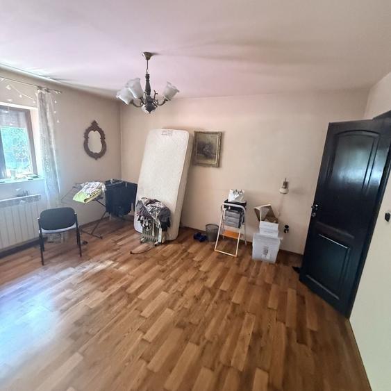 Casă cu 4 camere cu Teren 250 Mp în Crângași