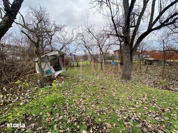 Teren de 925 mp, în Iris