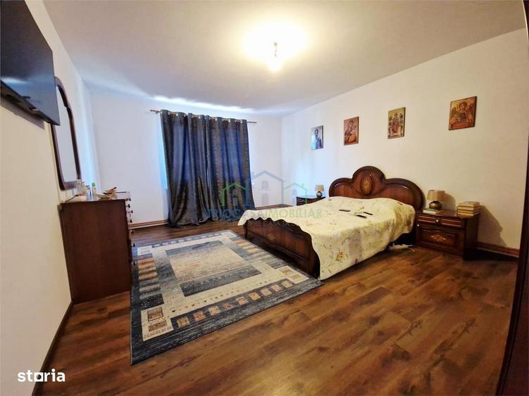Casă cu 4 camere cu Teren 2936 Mp în Coșoveni