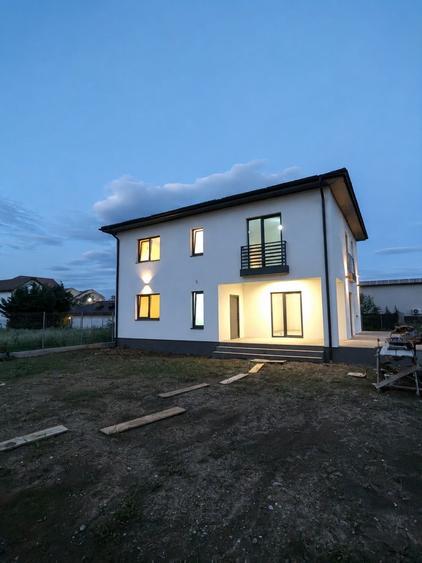 Casă cu 4 camere cu Teren 406 Mp în Ulmi