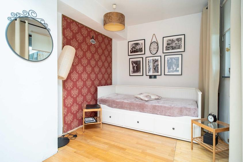 Apartament cu 3 camere, mobilat în Bucium