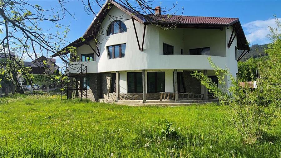 Casă individuală cu 6 camere cu Teren 786 Mp în Nord-Est