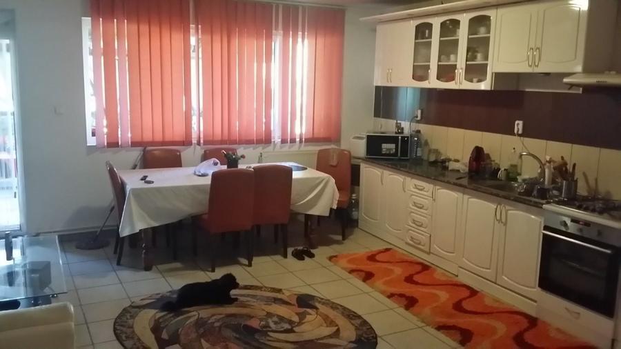Casă cu 4 camere cu Teren 300 Mp în Central