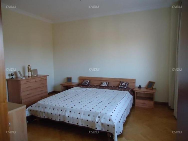 Apartament cu 3 camere decomandat, mobilat în Primăverii