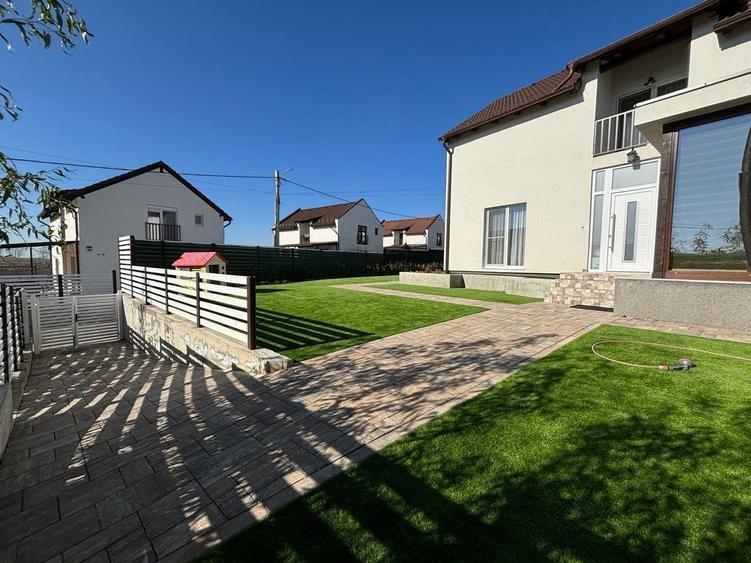 Casă individuală cu 4 camere cu Canalizare în Daia
