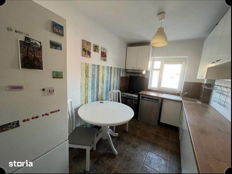 Apartament cu 3 camere semidecomandat în Dămăroaia