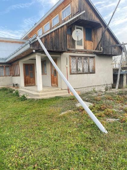 Casă cu 4 camere în Răucești
