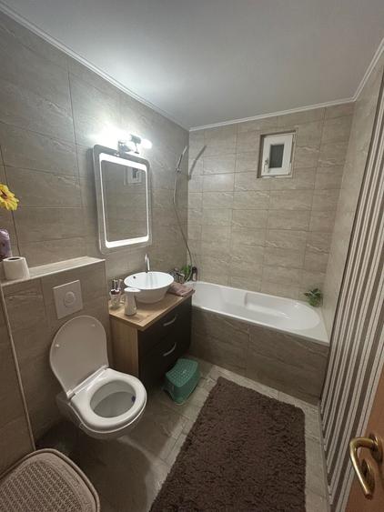 Apartament cu 3 camere decomandat în Iosia