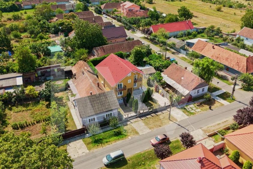Casă individuală cu 5 camere cu Canalizare în Sântana