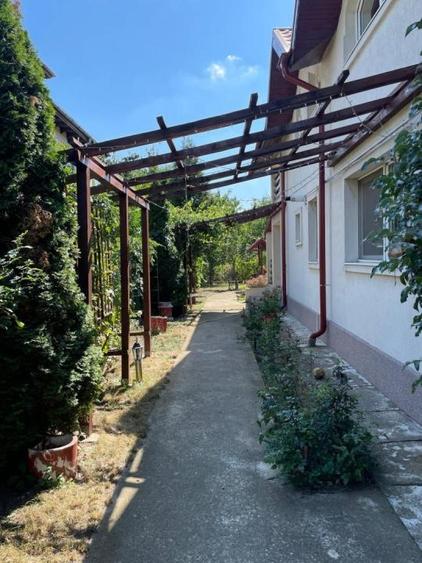 Casă cu 5 camere cu Teren 580 Mp în Mogoșoaia