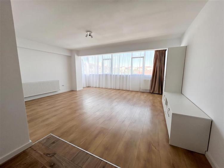 Apartament cu 2 camere decomandat în George Enescu