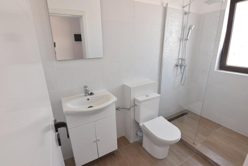 Casă individuală cu 4 camere cu Canalizare în Domnești