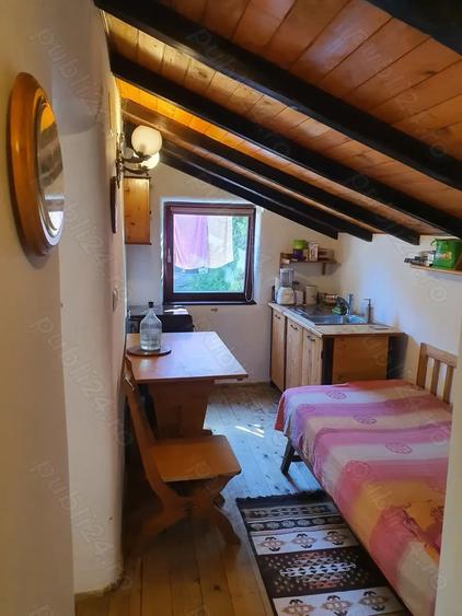 Casă cu 2 camere cu Teren 2400 Mp în Stâncești