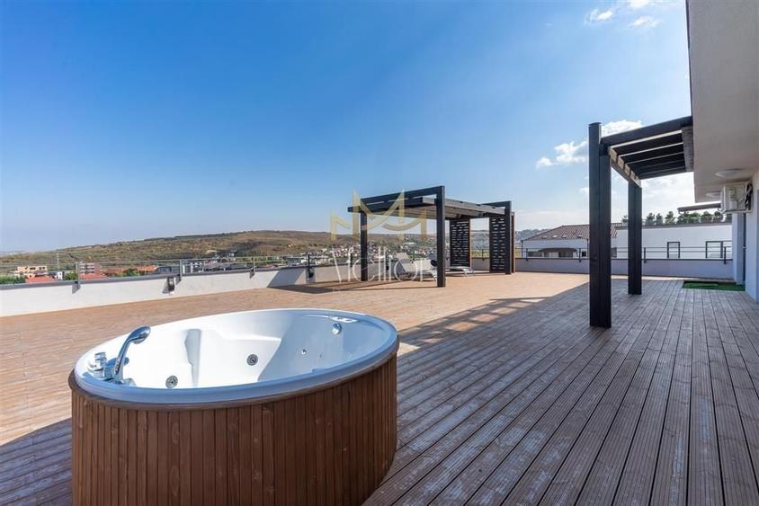 Apartament cu 4 camere semidecomandat în Borhanci