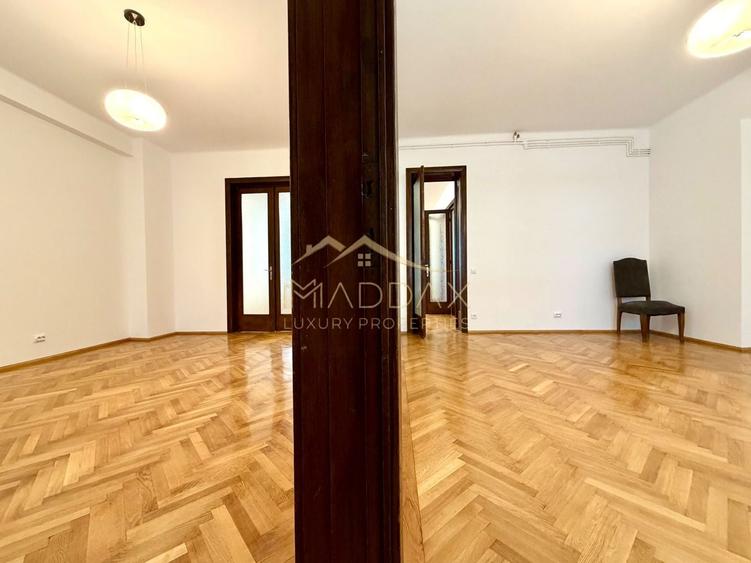 Birou, de 143.61000061035 mp, în Polonă
