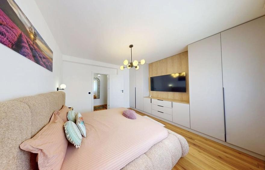 Apartament cu 4 camere în Industrial Vest